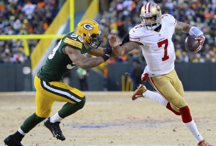 49ers vs Packers - Colin Kapernick avoiding rush